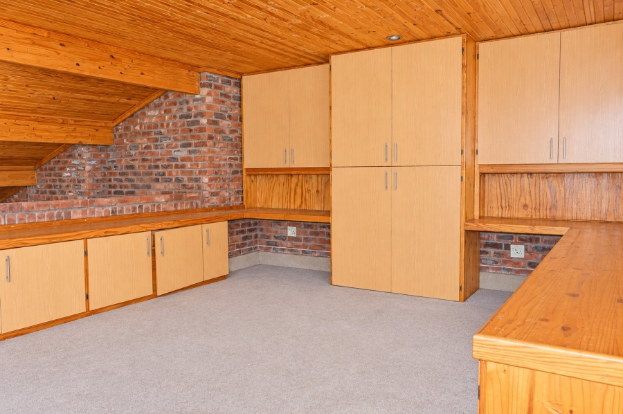 To Let 3 Bedroom Property for Rent in Flamwood North West